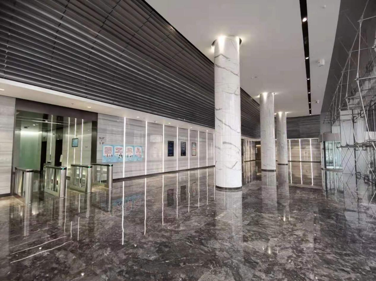 中海财富中心大厦门口